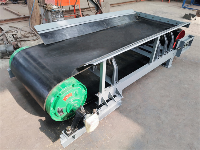 湖北孝感平皮帶機發貨現場