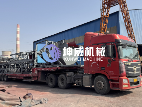 山西大傾角皮帶機發貨現場